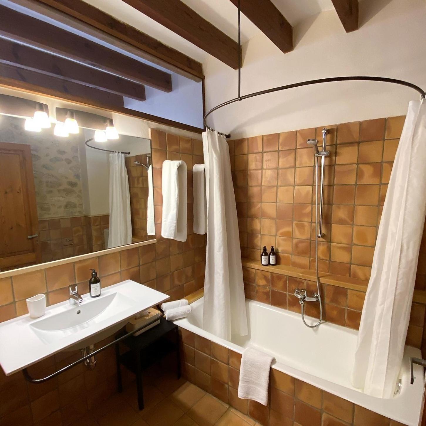 Vista De La Vila - Turismo De Interior. Thị trấn Thị trấn Llubi Phòng bức ảnh